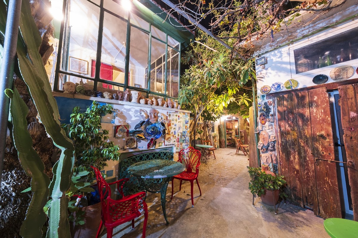 Alashia Inn Art Cafe & Bar Photos 2